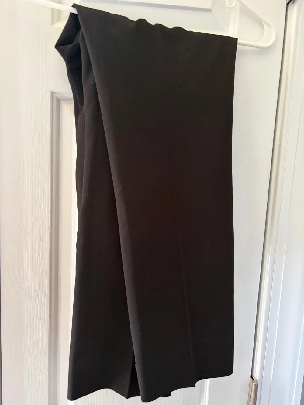 Egara Black Men's Notch Lapel Single-Breasted Suit with pants